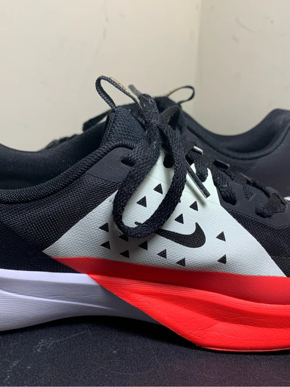 Boys Nike Sonic Fly Sneakers (Size 5Y US) Good Condition